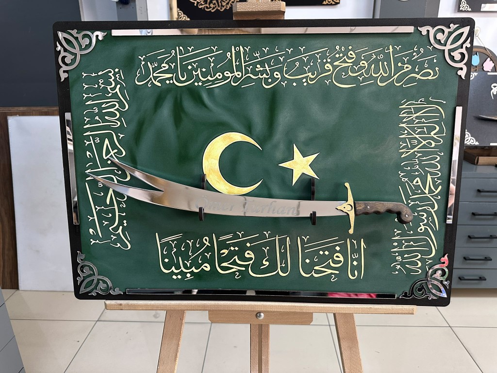 Yeşil Fetih Sancağı Kılıçlı Tablo